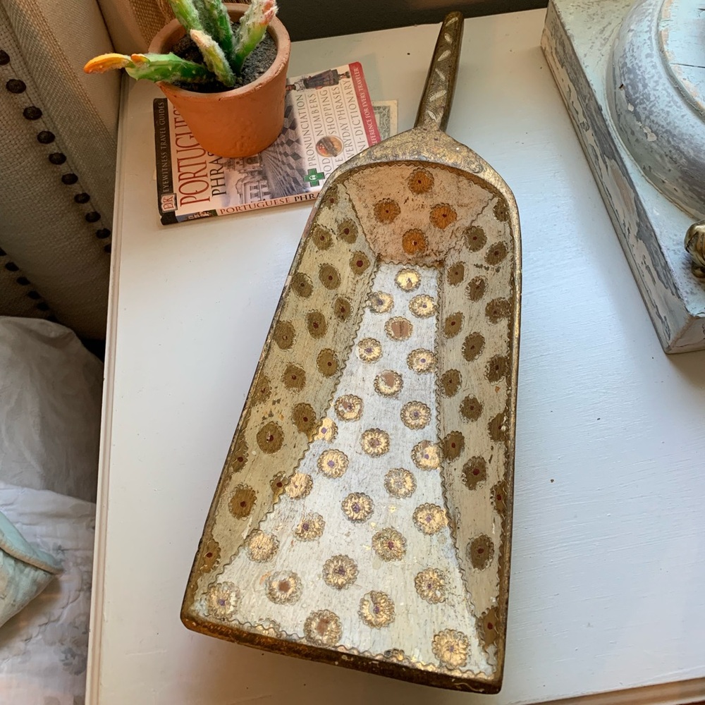 Vintage Italian Florentine Scoop in gold